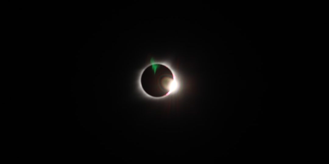1696081647