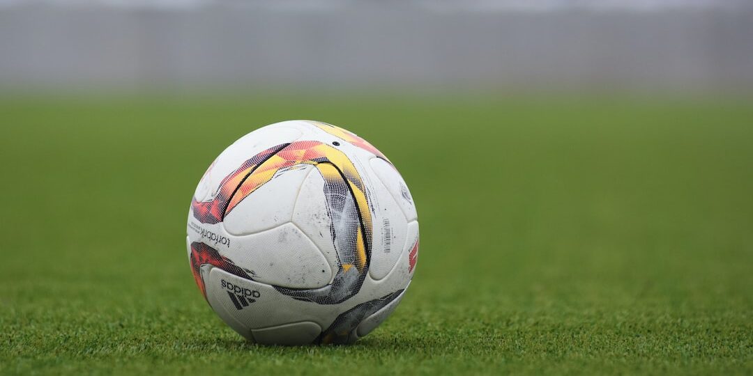 1696085979